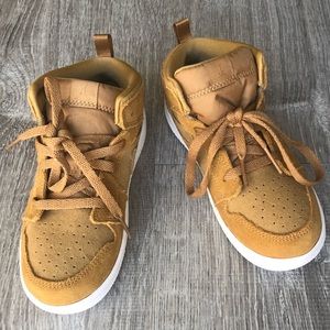 Jordan 1 Retro shoes size 10